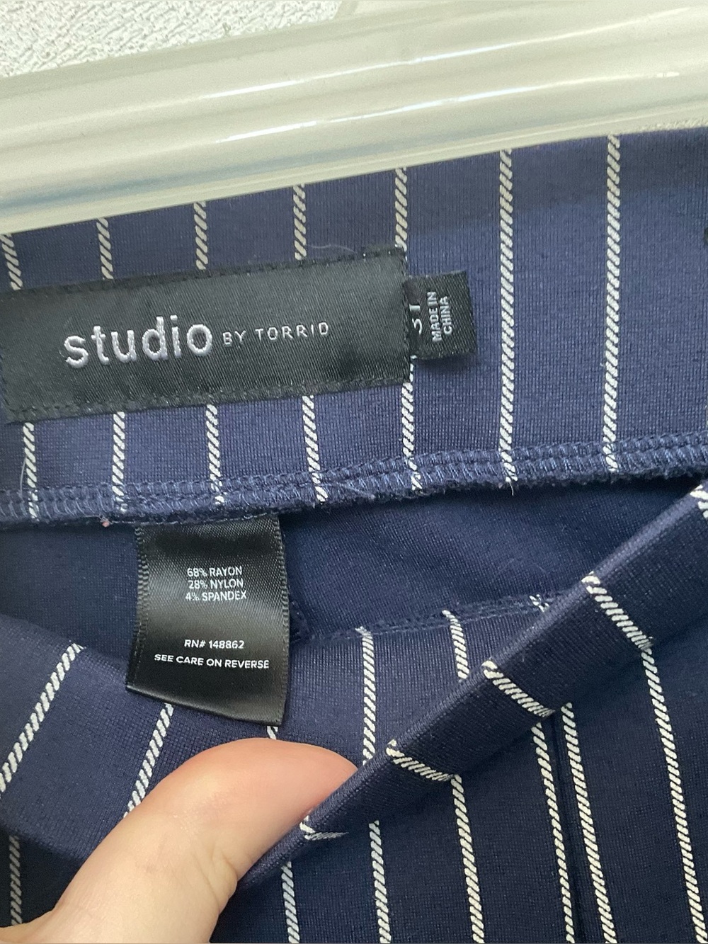 Studio By Torrid Navy, White Pinstripe Pull On Relax Taper Pants Size 3T Office - Picture 3 of 6